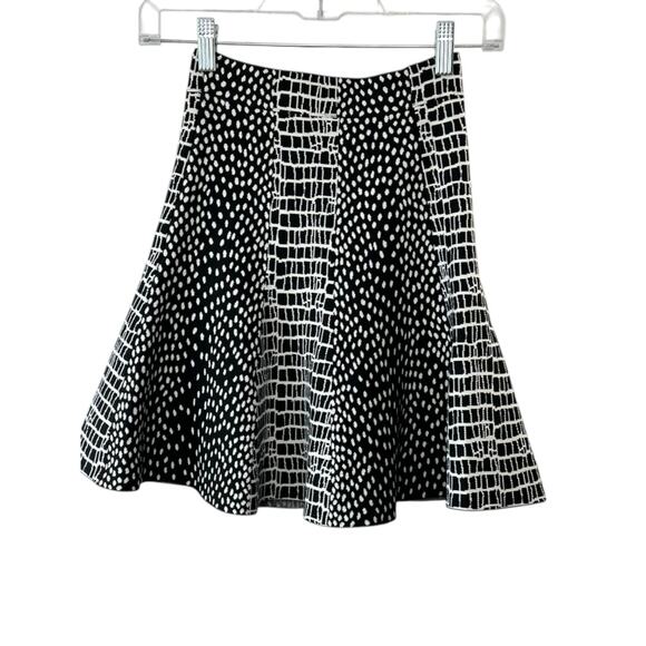 BCBGMaxAzria Black & White Animal Print High Waisted Flared Skirt XXS New - Picture 1 of 6